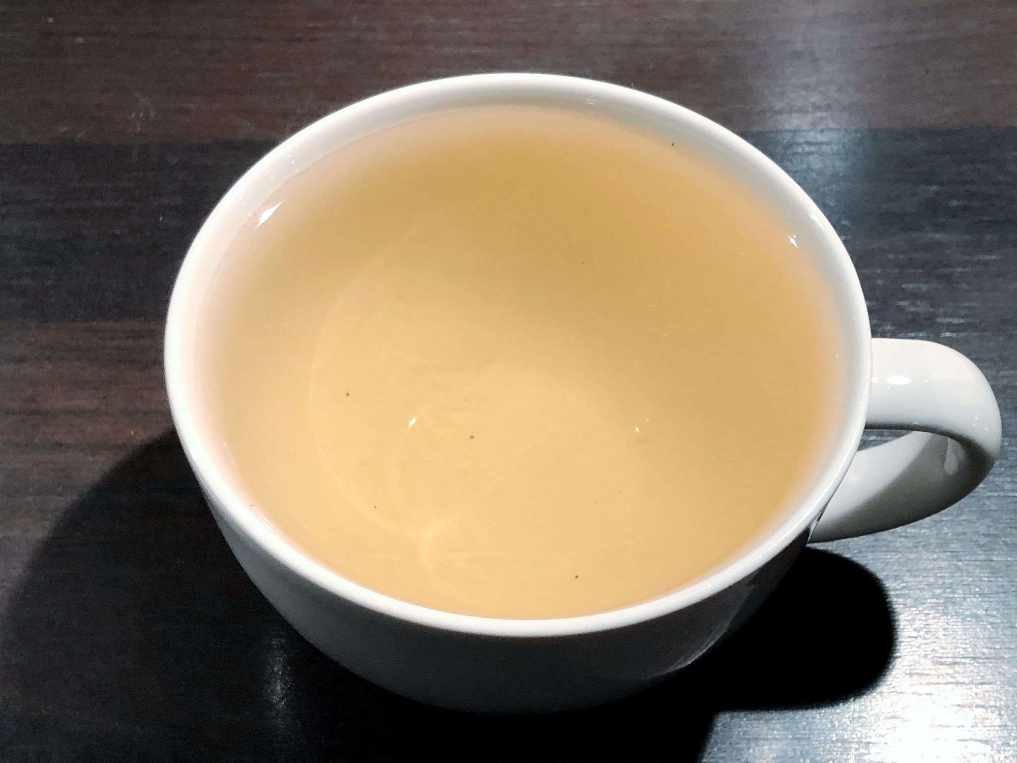Kupillinen China White Tea Pine Needles -teetä