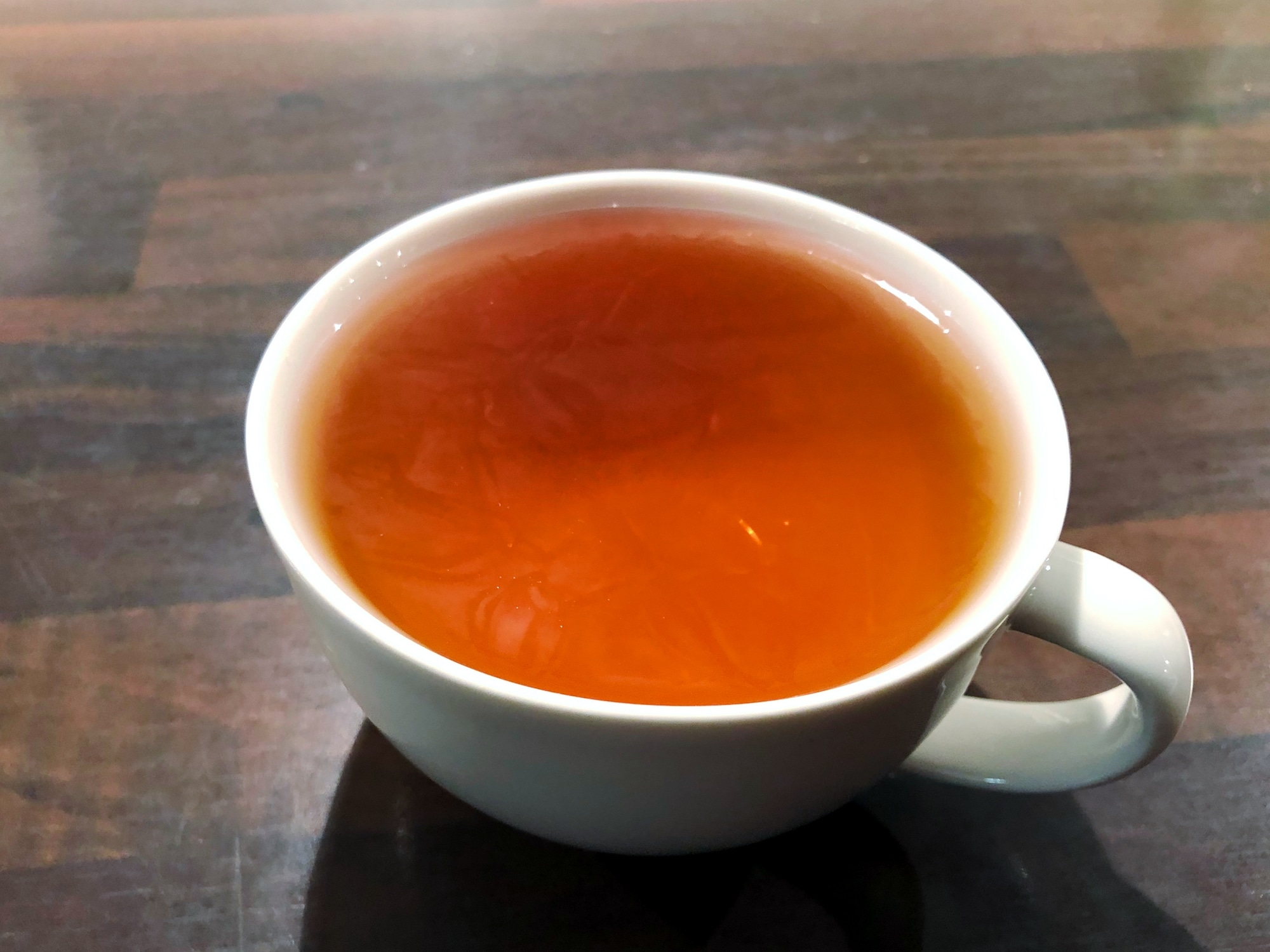 Kupillinen Yunnan Assamica Gold Needle -teetä